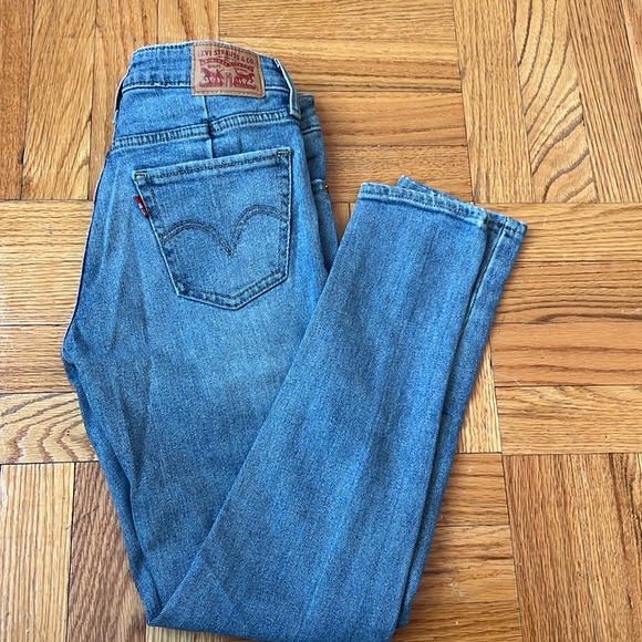 Levi Strauss & Co. Women Skinny Jeans - Picture 2 of 3